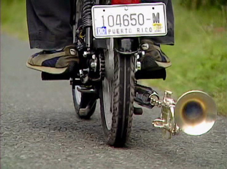 Jennifer Allora & Guillermo Calzadilla, Returning a Sound, 2004. Video.